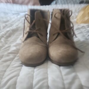 Women's Tan Lace-Up Ankle Boots